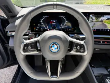 BMW 550e M Sport ACC IntAktL.PanoD.SuView.Sitzbel.19