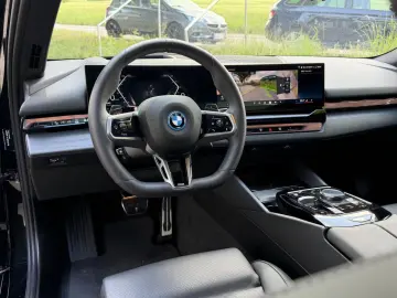 BMW 550e M Sport ACC IntAktL.PanoD.SuView.Sitzbel.19