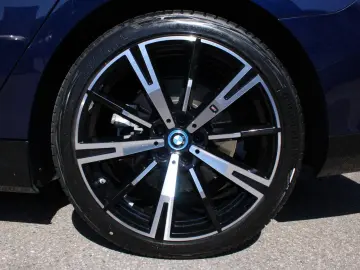 BMW 550e M Sport ACC IntAkt.PanoD.Icon.Sitzbel.360