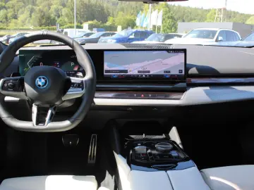 BMW 550e M Sport ACC IntAkt.PanoD.Icon.Sitzbel.360