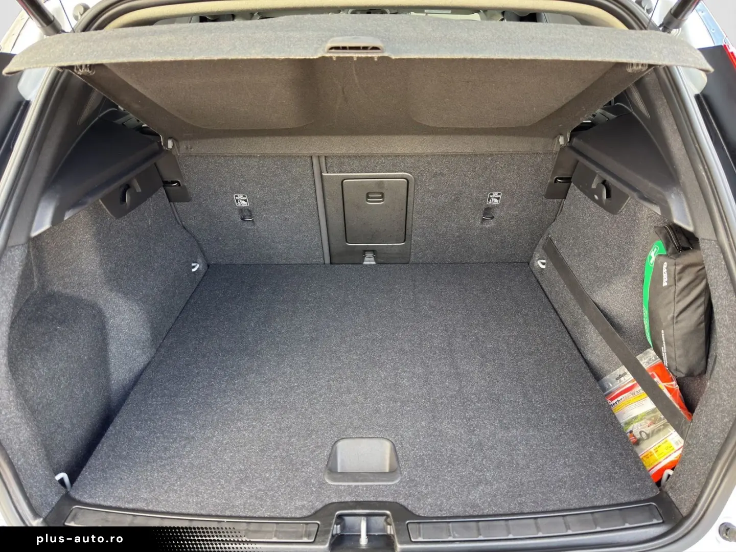 VOLVO XC40 T5 Recharge R Design Expression  AHK  Pano