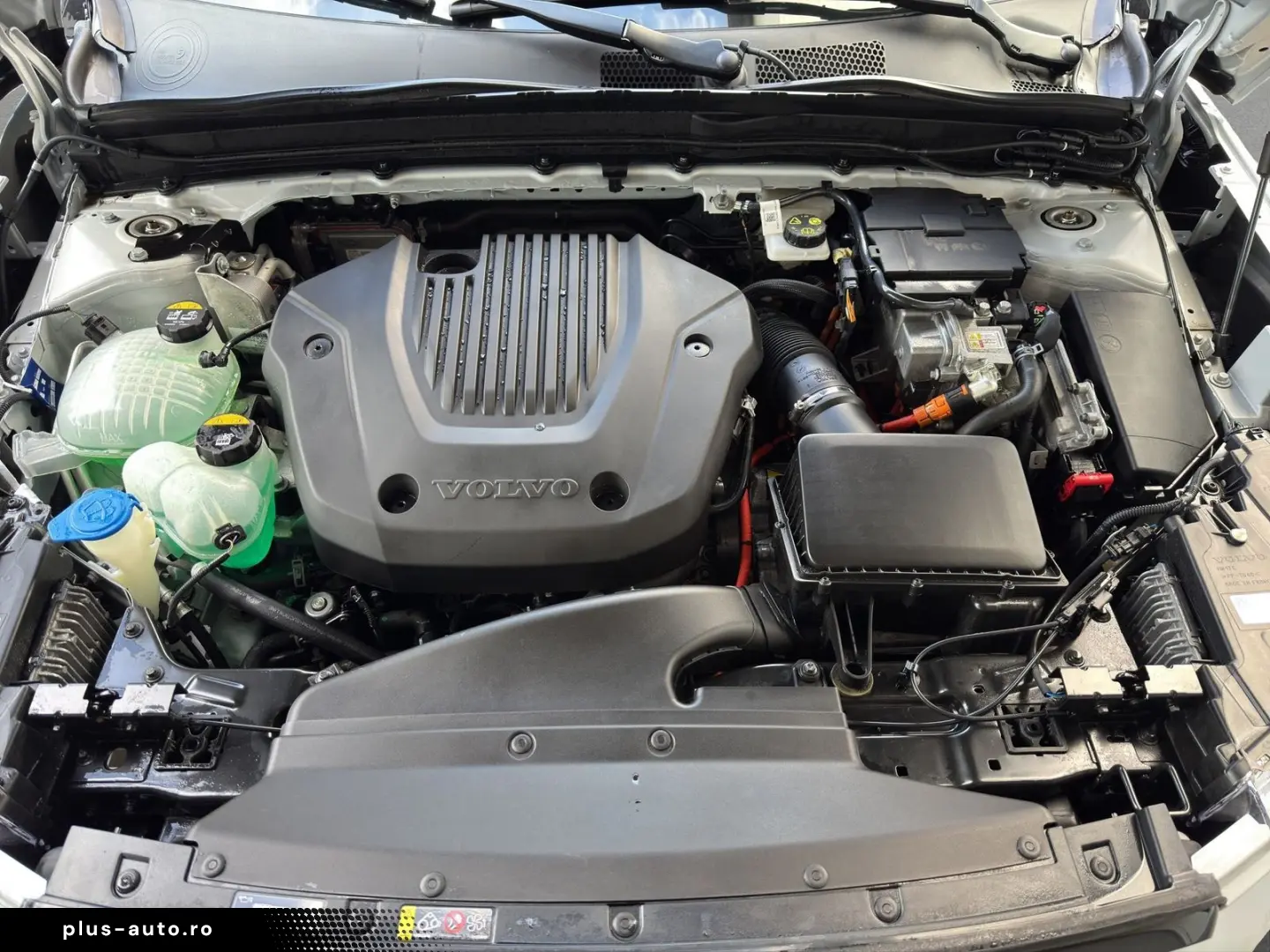 VOLVO XC40 T5 Recharge R Design Expression  AHK  Pano