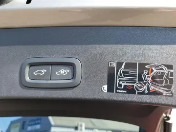 VOLVO XC40 T5 FWD Recharge Inscription CAM LED LHZ SHZ