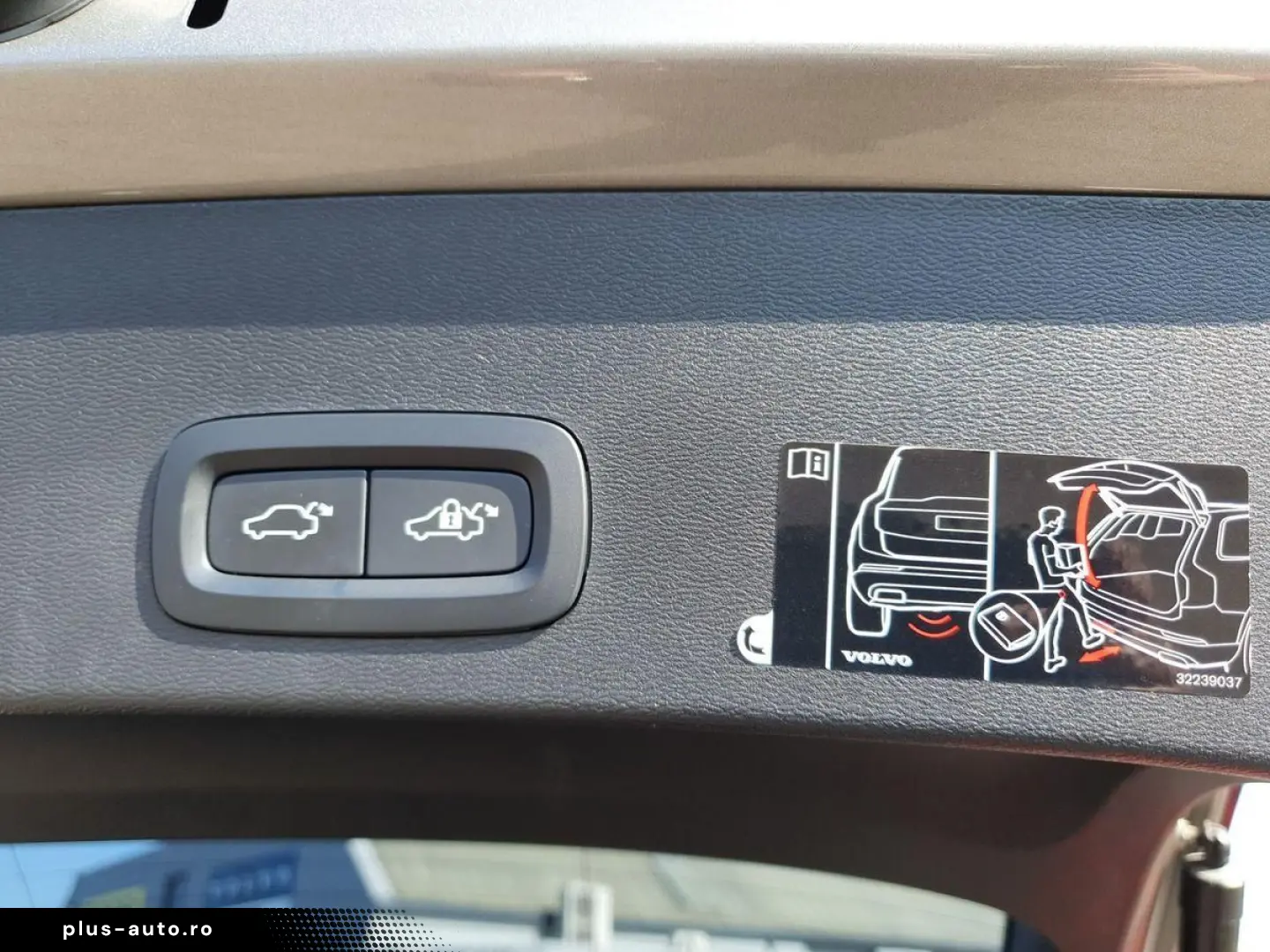 VOLVO XC40 T5 FWD Recharge Inscription CAM LED LHZ SHZ