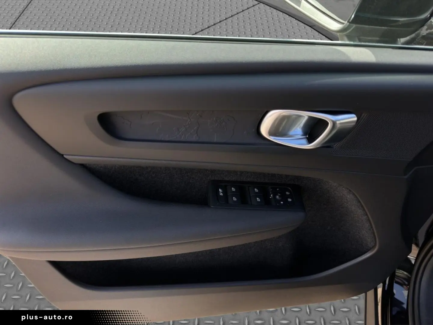VOLVO XC40 T4 Essential Plug-In Hybrid Navi LED GJR
