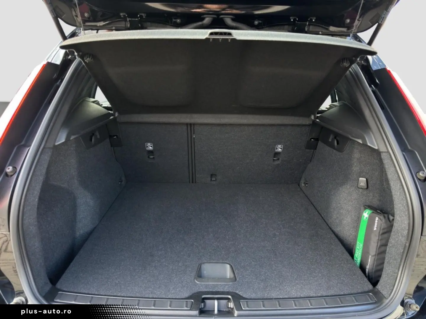 VOLVO XC40 T4 Essential Plug-In Hybrid Navi LED GJR
