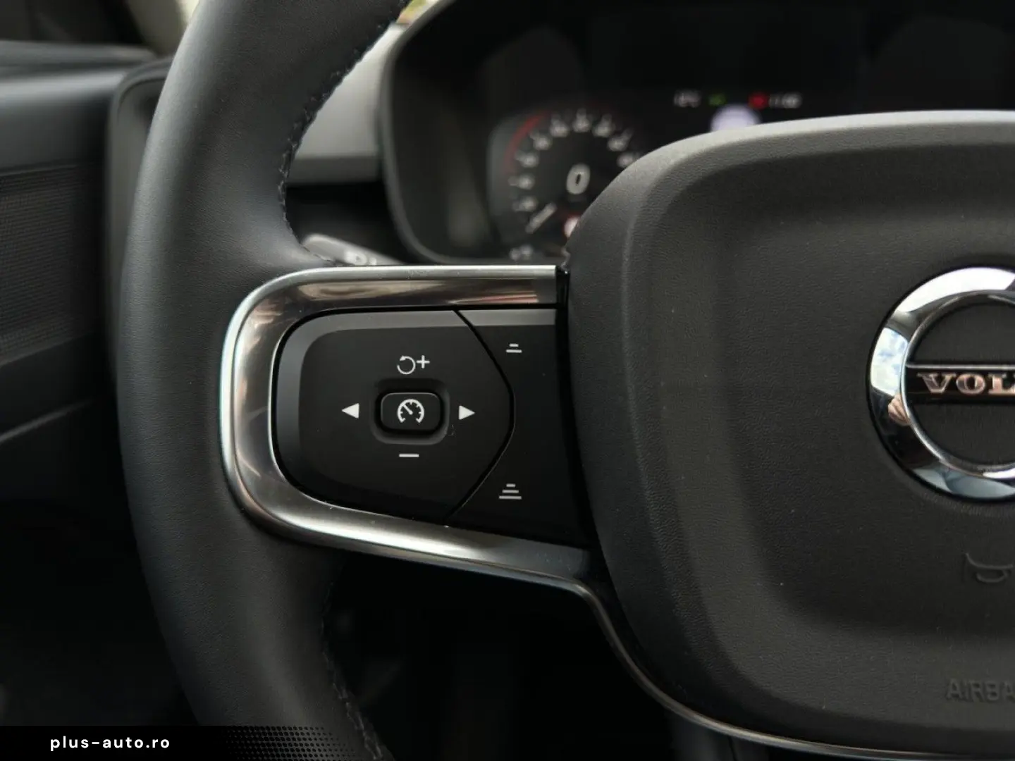 VOLVO XC40 T4 Essential Plug-In Hybrid Navi LED GJR