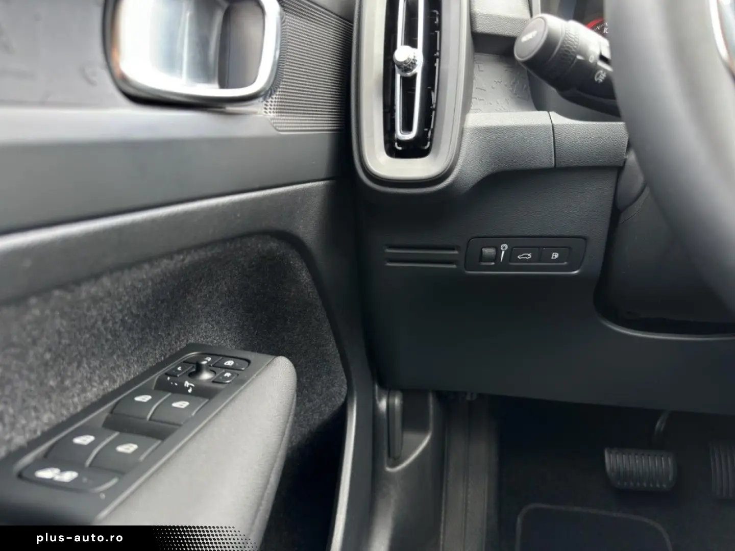 VOLVO XC40 T4 Essential Plug-In Hybrid Navi LED GJR