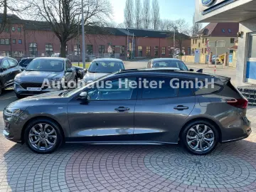 FORD Focus Automatik ST-Line X  155PS Matrix Pano AHK