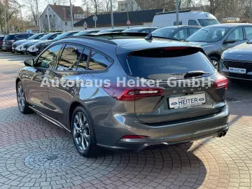 FORD Focus Automatik ST-Line X  155PS Matrix Pano AHK