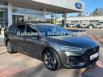 FORD Focus Automatik ST-Line X  155PS Matrix Pano AHK
