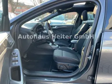 FORD Focus Automatik ST-Line X  155PS Matrix Pano AHK