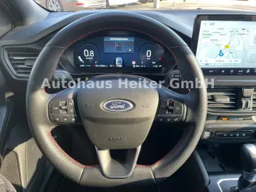 FORD Focus Automatik ST-Line X  155PS Matrix Pano AHK