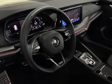 SKODA Octavia RS  PANO  H-UP  E-SITZE  LANE  SIDE  19