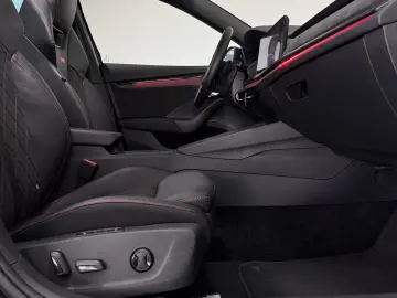 SKODA Octavia RS  PANO  H-UP  E-SITZE  LANE  SIDE  19