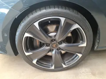 CUPRA Leon SP VZ 2.0 TSI 228kW DSG LED RFK 4x4 NAV PDC