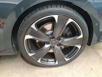 CUPRA Leon SP VZ 2.0 TSI 228kW DSG LED RFK 4x4 NAV PDC
