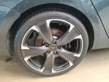 CUPRA Leon SP VZ 2.0 TSI 228kW DSG LED RFK 4x4 NAV PDC