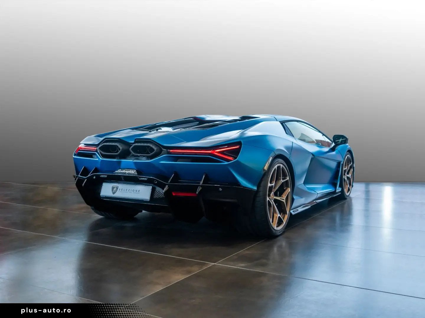 LAMBORGHINI Revuelto