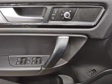 VW Touareg 3.0 TDI 4M R-Line Luft Leder Navi AHK