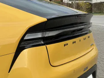 TOYOTA Prius Plug-in Hybrid Advanced  Solardach 360 Kam