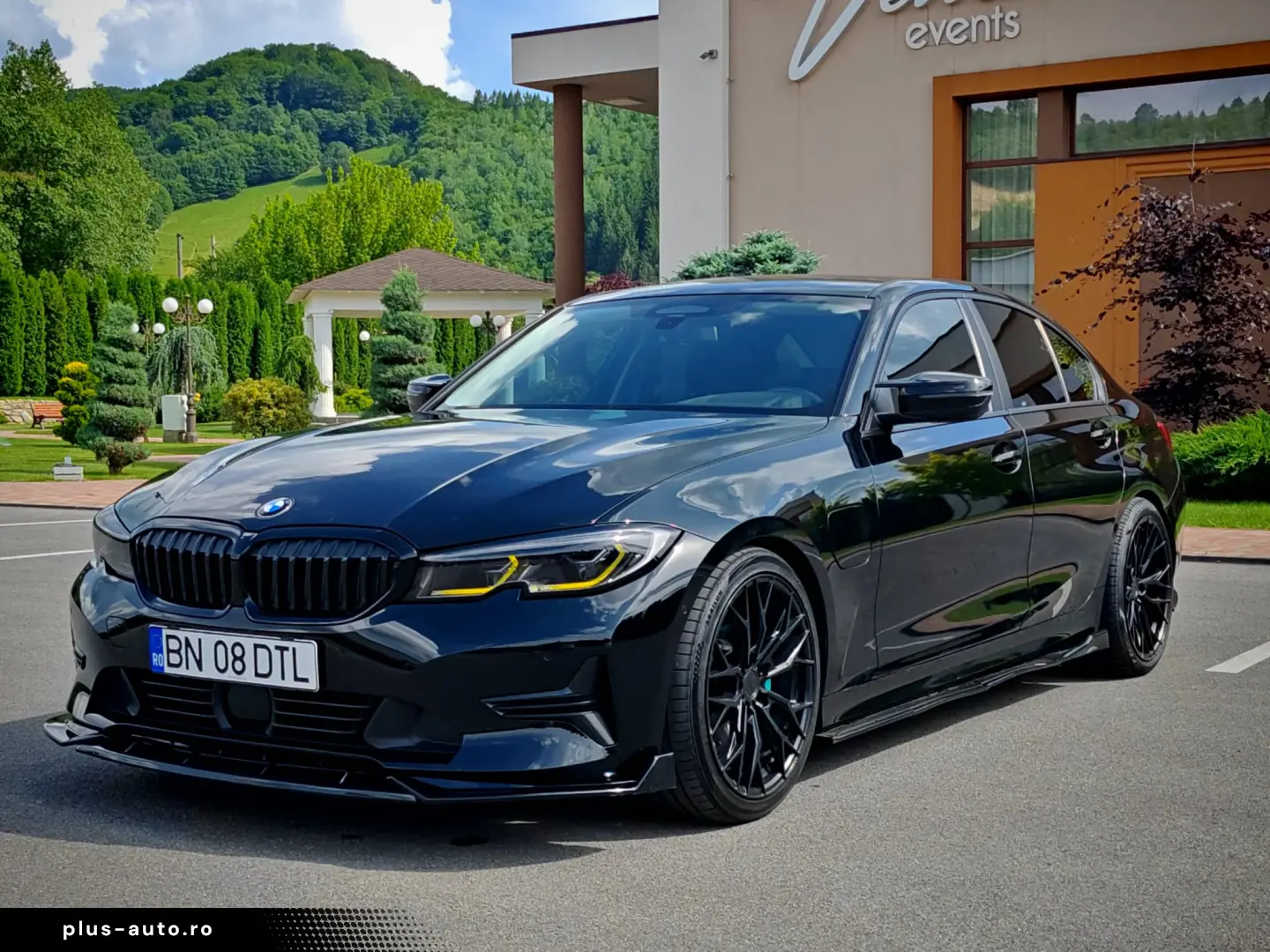 BMW 330