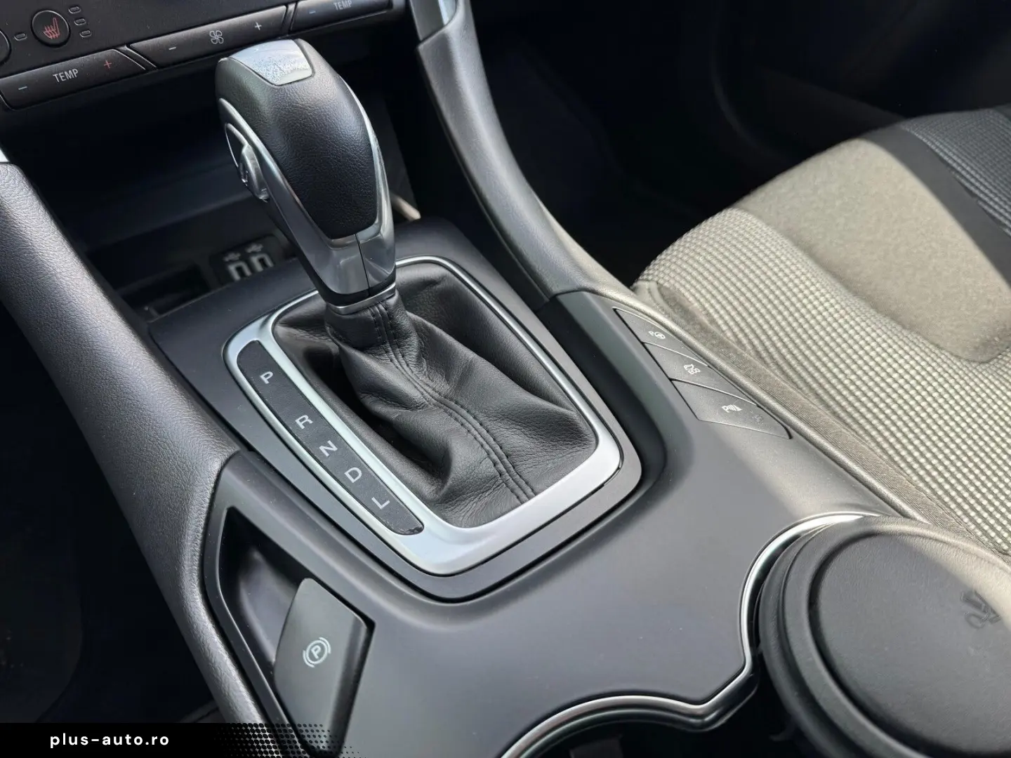 FORD Mondeo 2021 — imagine 10