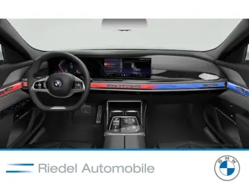 BMW 740d xDrive M Sportpaket Standhzg Pano DAPro B&W