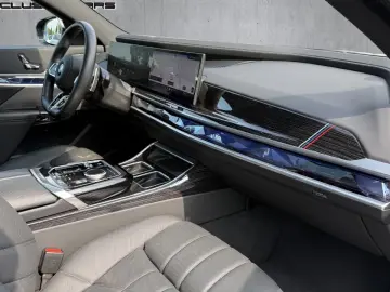 BMW 740d xDrive M SPORT PRO HAL MASSAGE HUD 21