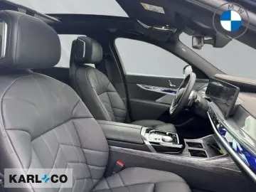 BMW 740 dA xDr. M-SportPRO B&W Executive Lounge TV