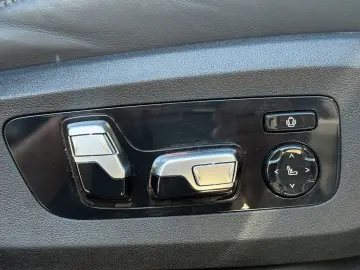 BMW X5 M60 i LED LEDER HUD AHK STHZ PANO SURROUND VI