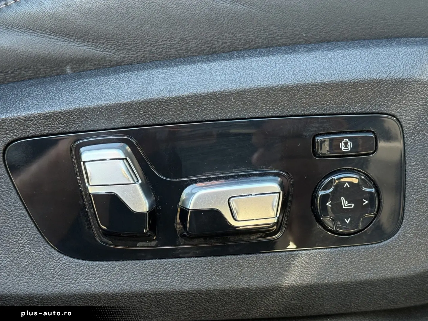 BMW X5 M60 i LED LEDER HUD AHK STHZ PANO SURROUND VI