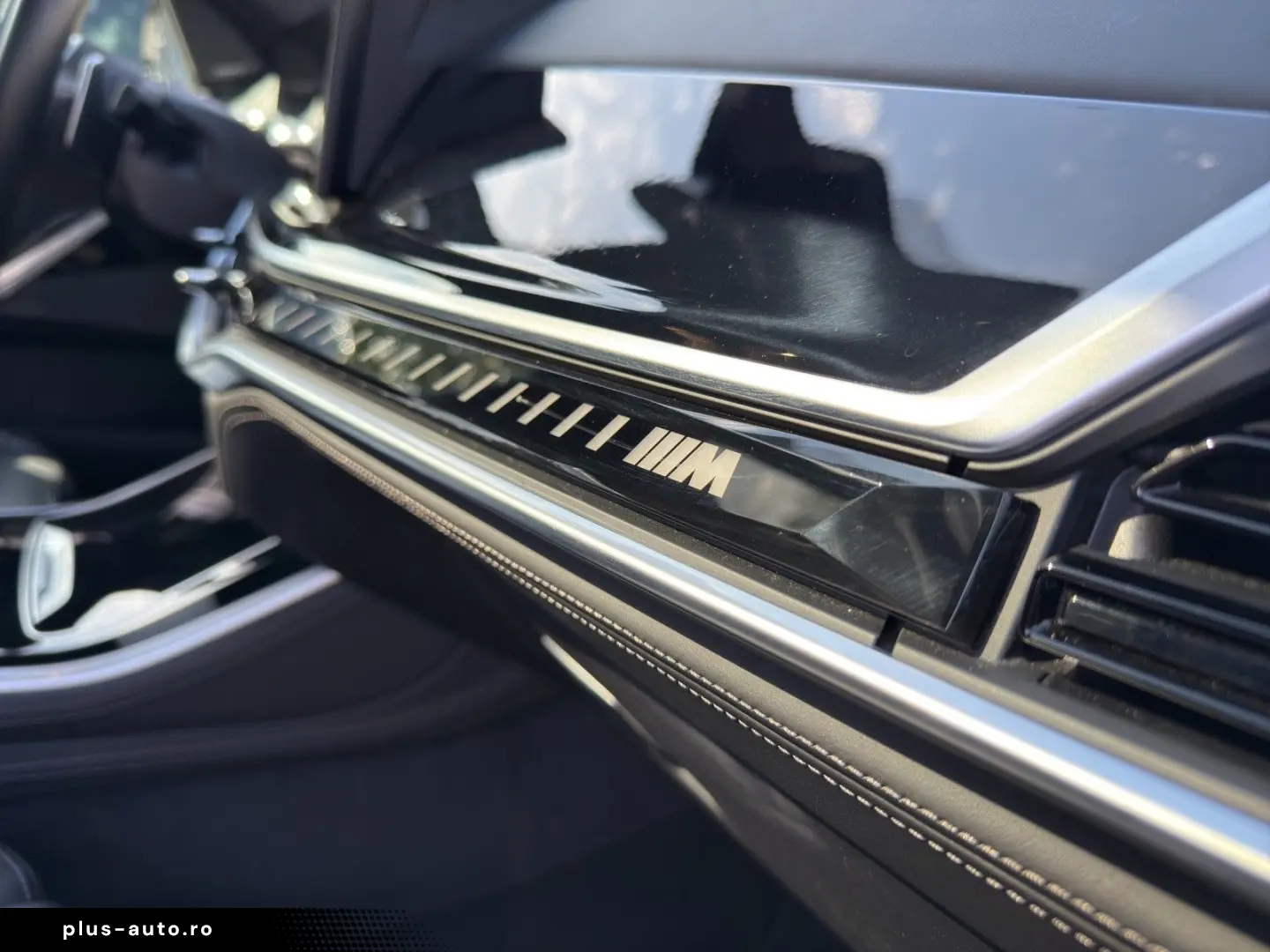 BMW X5 M60 i LED LEDER HUD AHK STHZ PANO SURROUND VI