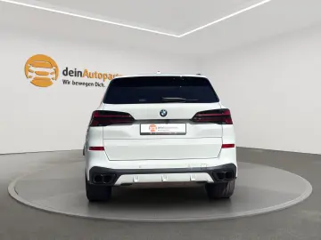 BMW X5 M60 LED LEDER HUD AHK STHZ PANO SURROUND VIEW