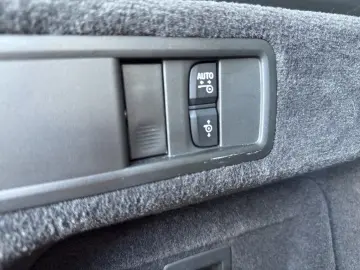 BMW X5 M60 LED LEDER HUD AHK STHZ PANO SURROUND VIEW