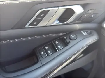 BMW X5 M60 LED LEDER HUD AHK STHZ PANO SURROUND VIEW