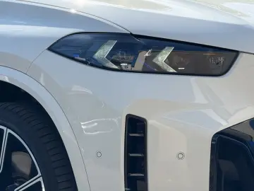 BMW X5 M60 LED LEDER HUD AHK STHZ PANO SURROUND VIEW