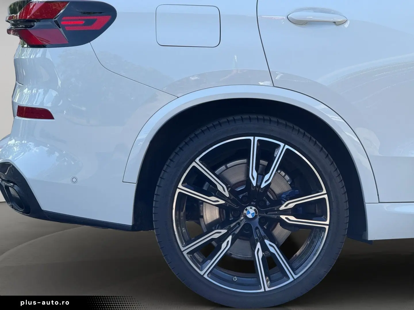 BMW X5 M60 LED LEDER HUD AHK STHZ PANO SURROUND VIEW