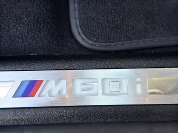BMW X5 M60 LED LEDER HUD AHK STHZ PANO SURROUND VIEW