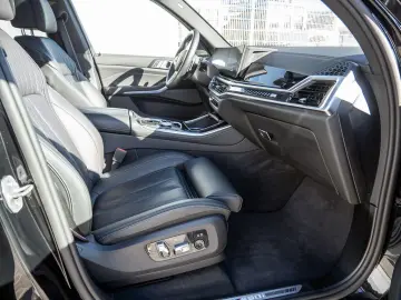 BMW X5 M60i xDrive PRO AHK PANO AKTIVLENK H K NAVI