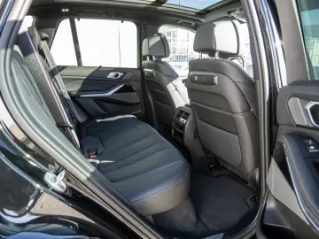 BMW X5 M60i xDrive PRO AHK PANO AKTIVLENK H K NAVI