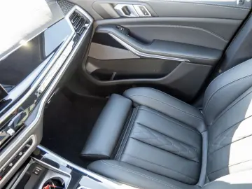 BMW X5 M60i xDrive PRO AHK PANO AKTIVLENK H K NAVI