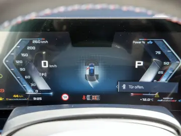 BMW X5 M60i xDrive PRO AHK PANO AKTIVLENK H K NAVI