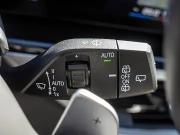 BMW X5 M60i xDrive PRO AHK PANO AKTIVLENK H K NAVI