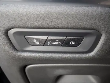 BMW X5 M60i xDrive PRO AHK PANO AKTIVLENK H K NAVI