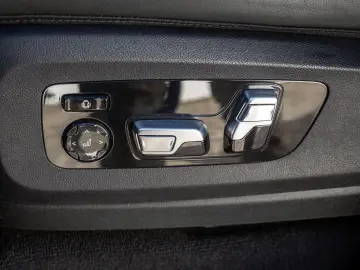 BMW X5 M60i xDrive PRO AHK PANO AKTIVLENK H K NAVI