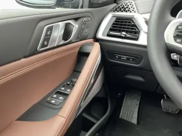 BMW X6 xDr40d M Sport 22  StHz Pano AHK AutoB SoftCl