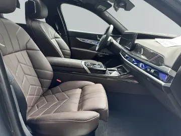BMW 740d xDrive Limousine M Sportpaket