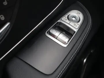 MERCEDES-BENZ V
