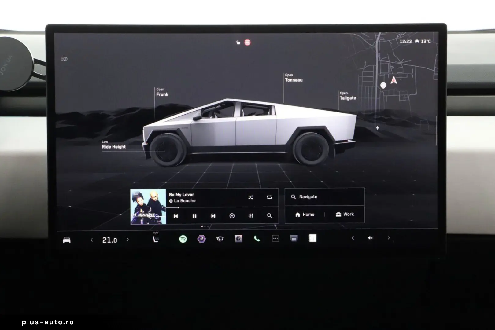 TESLA Cybertruck